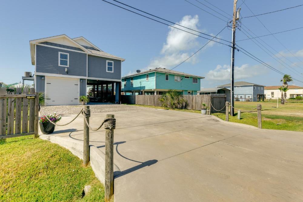 Resort Perks Waterfront Rockport Home!